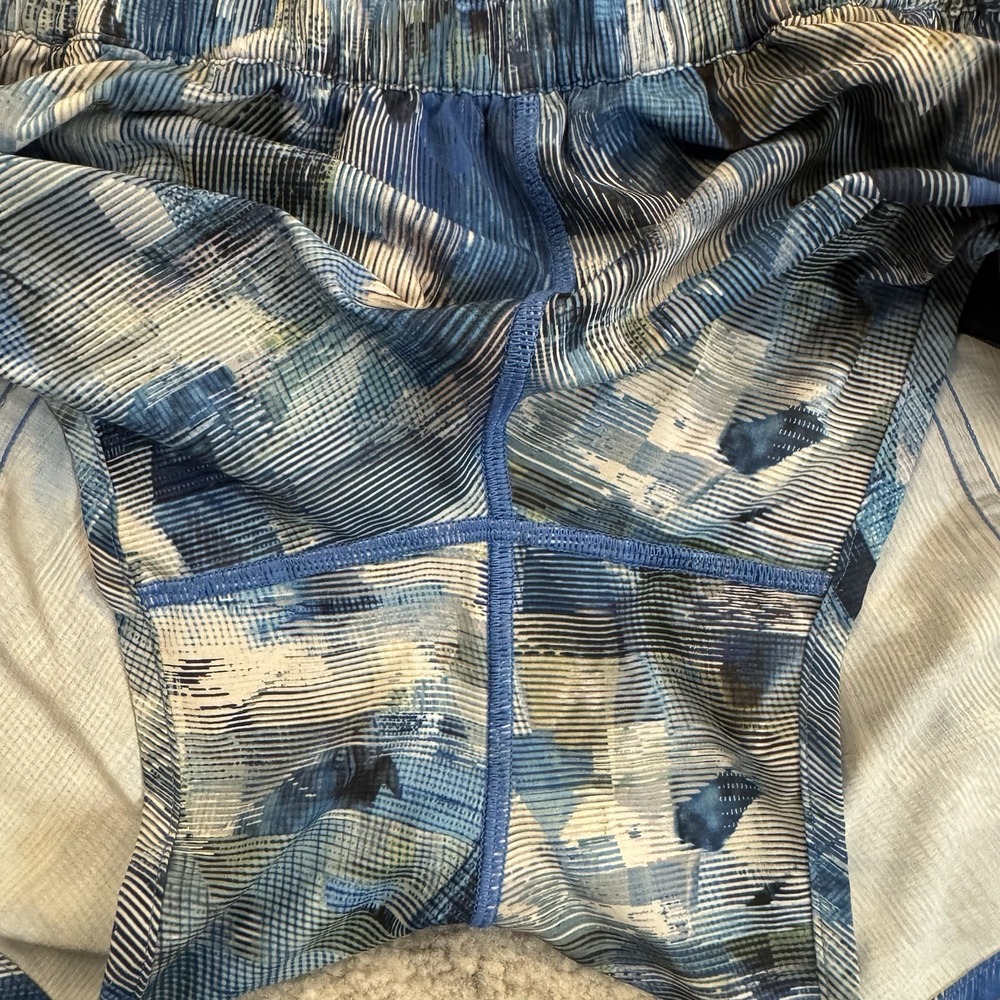 Lululemon Shorts Womens 4 Blue Green Tracker Abstract Running Athletic Yoga - Picture 10 of 13